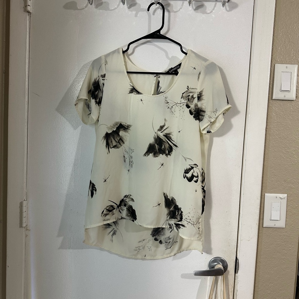 Express white scoop neck portofino shirt size small